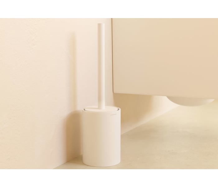 Escobillero de baño a pared Stick de 7.6x10.7x38.3 cm cromo de Cosmic