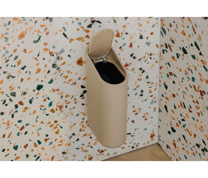 Conjunto Escobillero y Papelera de Cosmic Flat Detalle 5