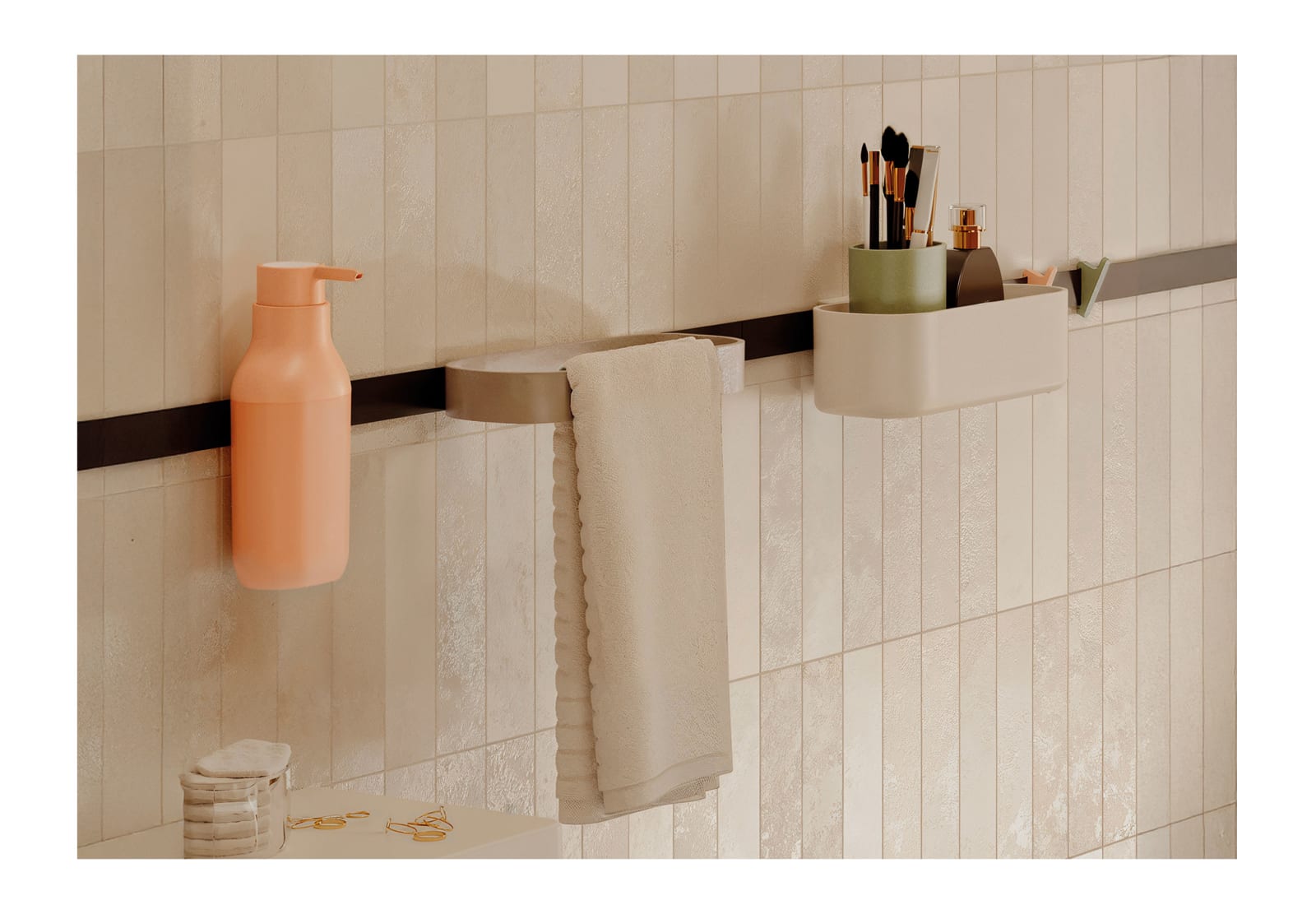 Set modular para lavabo con guía a pared de Cosmic Alife Principal 0