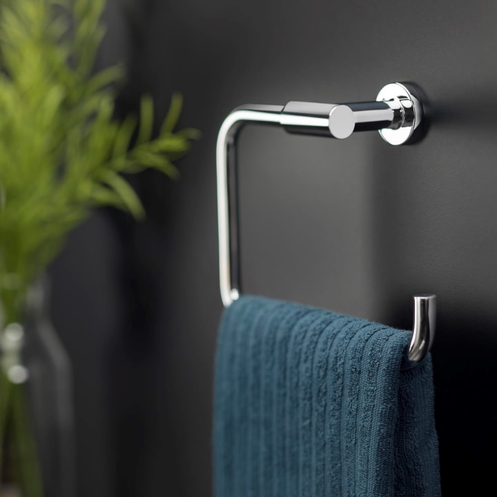 Toallero aro de baño Cosmic Architec Ambiente 5
