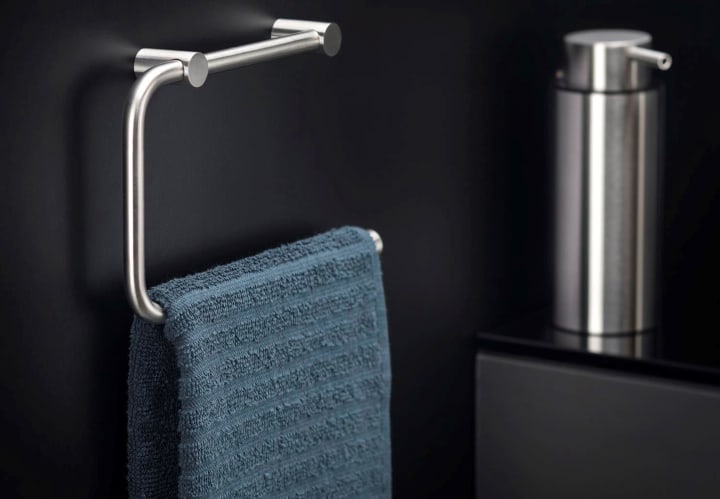 Toallero aro de baño Cosmic Logic Ambiente 11