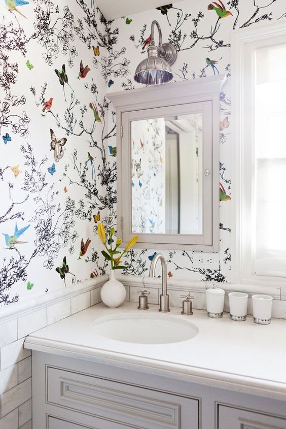 Ideas para baños decorados con papeles pintados