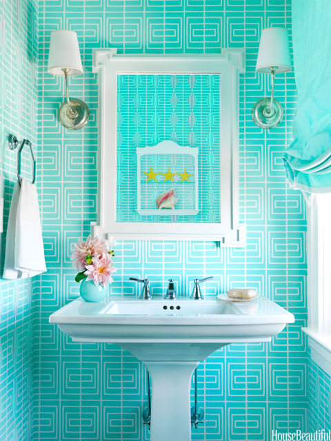 40 baños con papel pintado: ideas y consejos para acertar